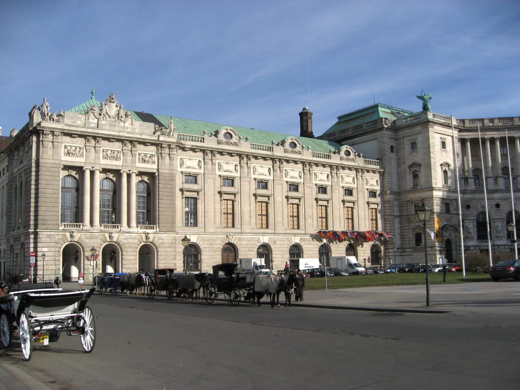 Fotografie des Festsaal-Traktes der Wiener Hofburg