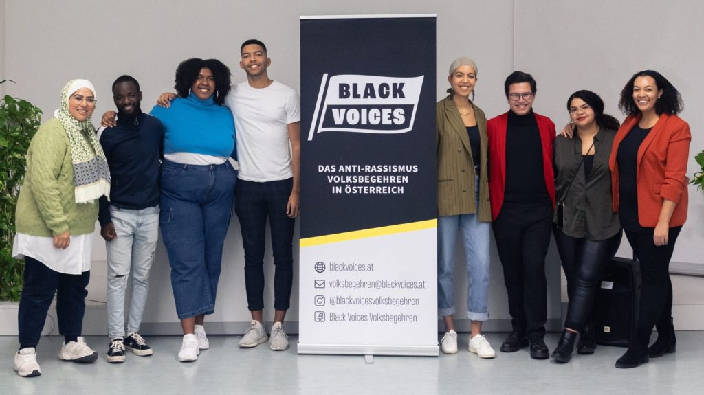 Das Team des "Black Voices" Volksbegehrens