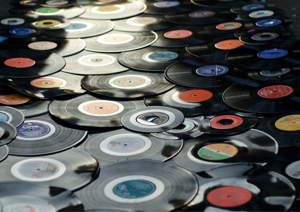 Bunte Vinylplatten übereinander